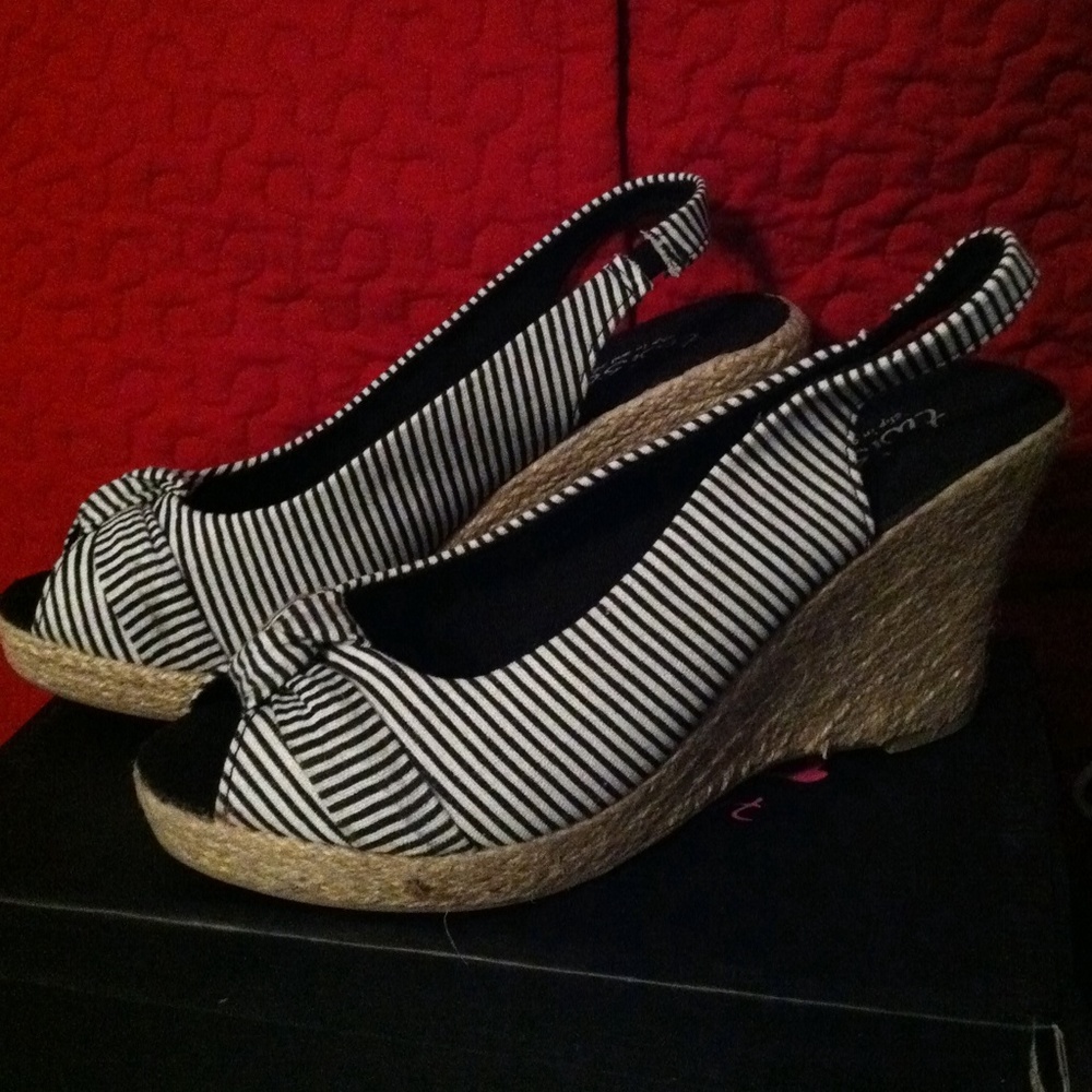 Super cute Wedges Brand new!!